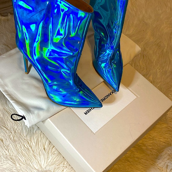 Alexandre Vauthier's Alex’s blue hologram ankle boots - Picture 7 of 10